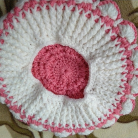 Strawberry muffin hat - Picture 2 of 3